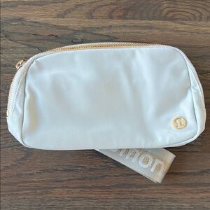 💎Rare💎 NWT lululemon Everywhere Belt Bag 1L • Holiday Edition